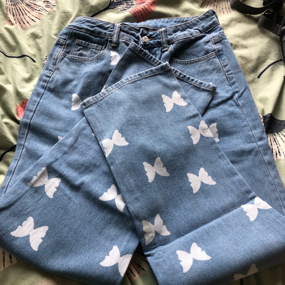 Adorable BRAND NEW shein butterfly jeans!!